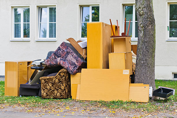 Best Yard Waste Removal  in Comstock Northwest, MI